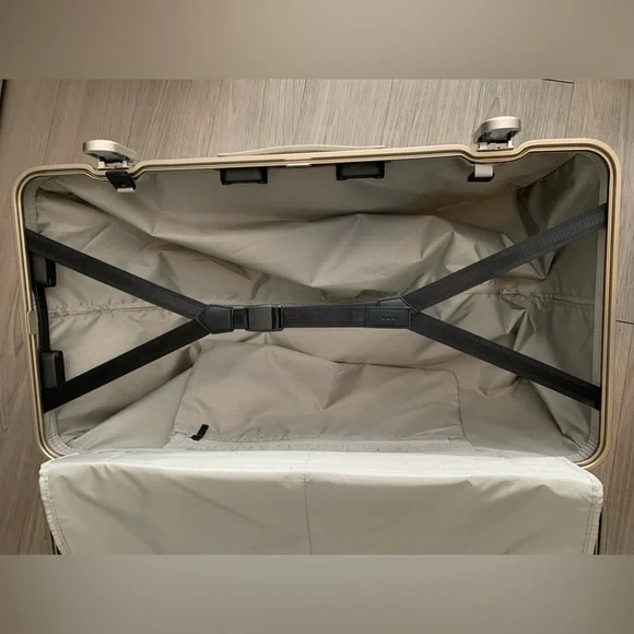 New Hybrid suitcase-trunk w/ telescopic handle, TSA locks & smooth wheel… - Picture 8 of 15